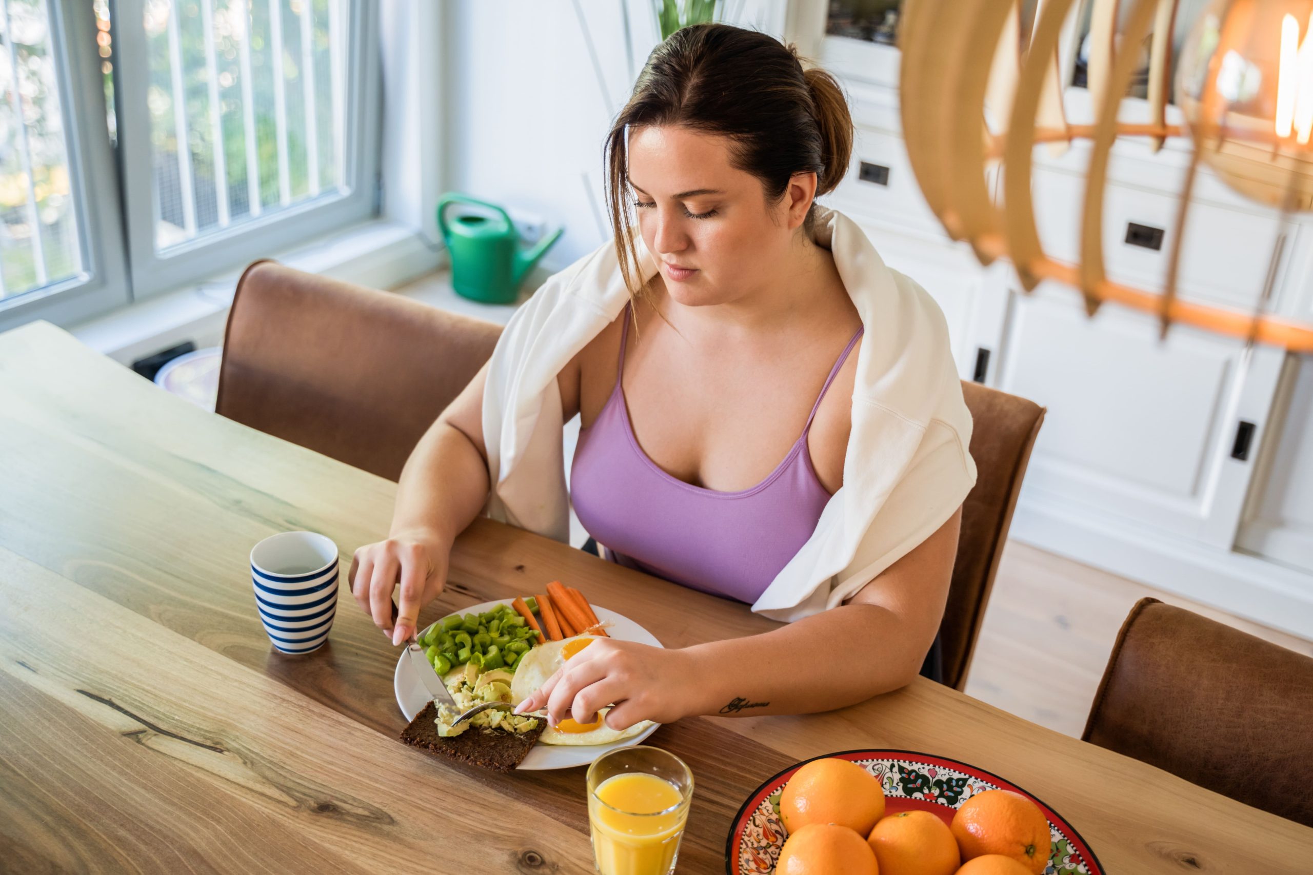 CheqUp Customer Eating a healthy lunch